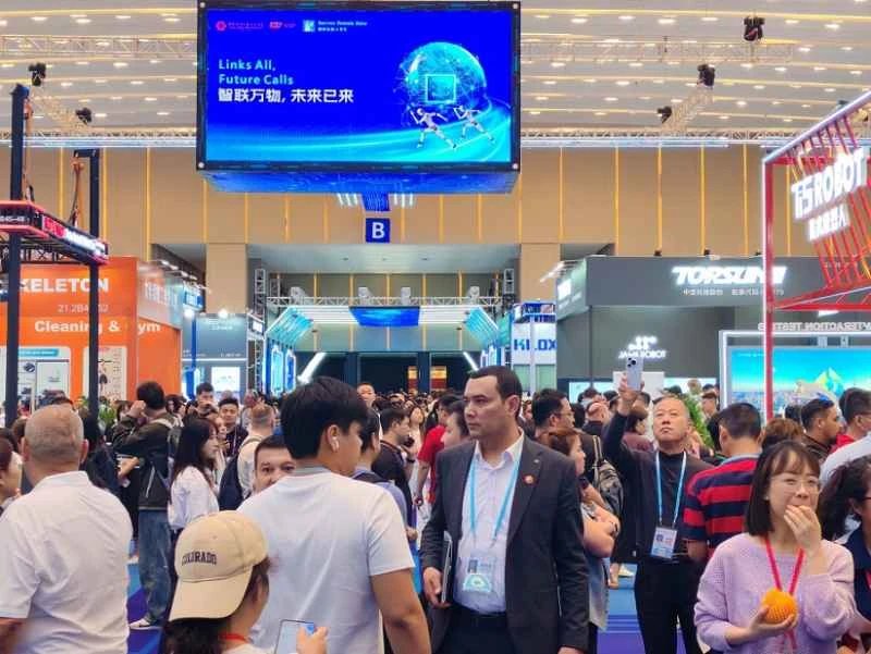 How do I apply for tickets to Phase III of the 2026 Canton Fair? How much do they cost?