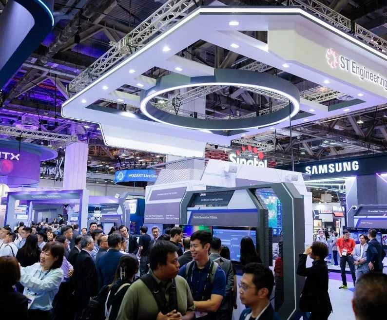 What exhibits will be featured at the Singapore Defence Exhibition 2026?