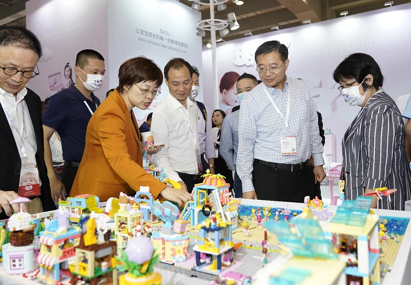 How do I apply for tickets to the 2025 Guangzhou International Children's Expo (IBTE)? How much do they cost?